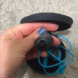 Bose Earbuds with Case (like new)